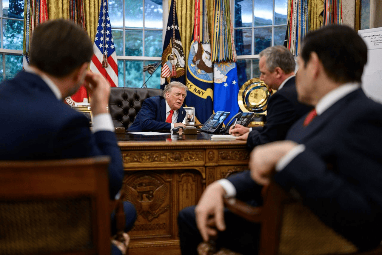 特朗普：当着欧洲领导人的面致电普京 是对普京总统的不尊重