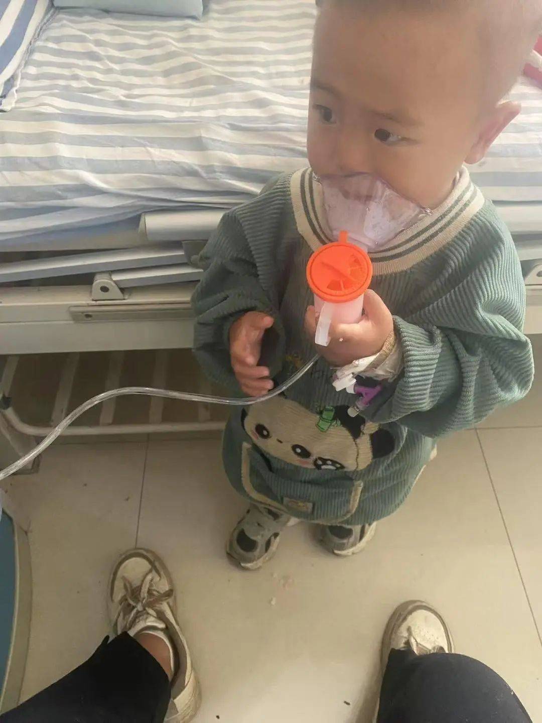 1岁男孩家门口失踪已超6天！妈妈：爷爷睡了20分钟他就不见了，孩子爸爸去年患癌去世；当地已展开地毯式搜索