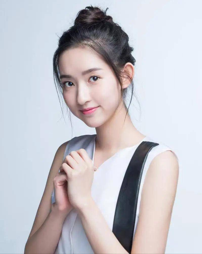 “耿直”的95小花王玉雯火了,被评“活人感好重”