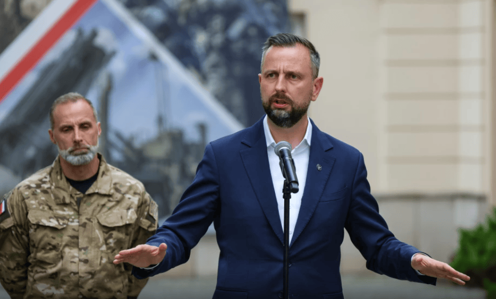 波兰防长：东部发现的不明物体为俄军用无人机