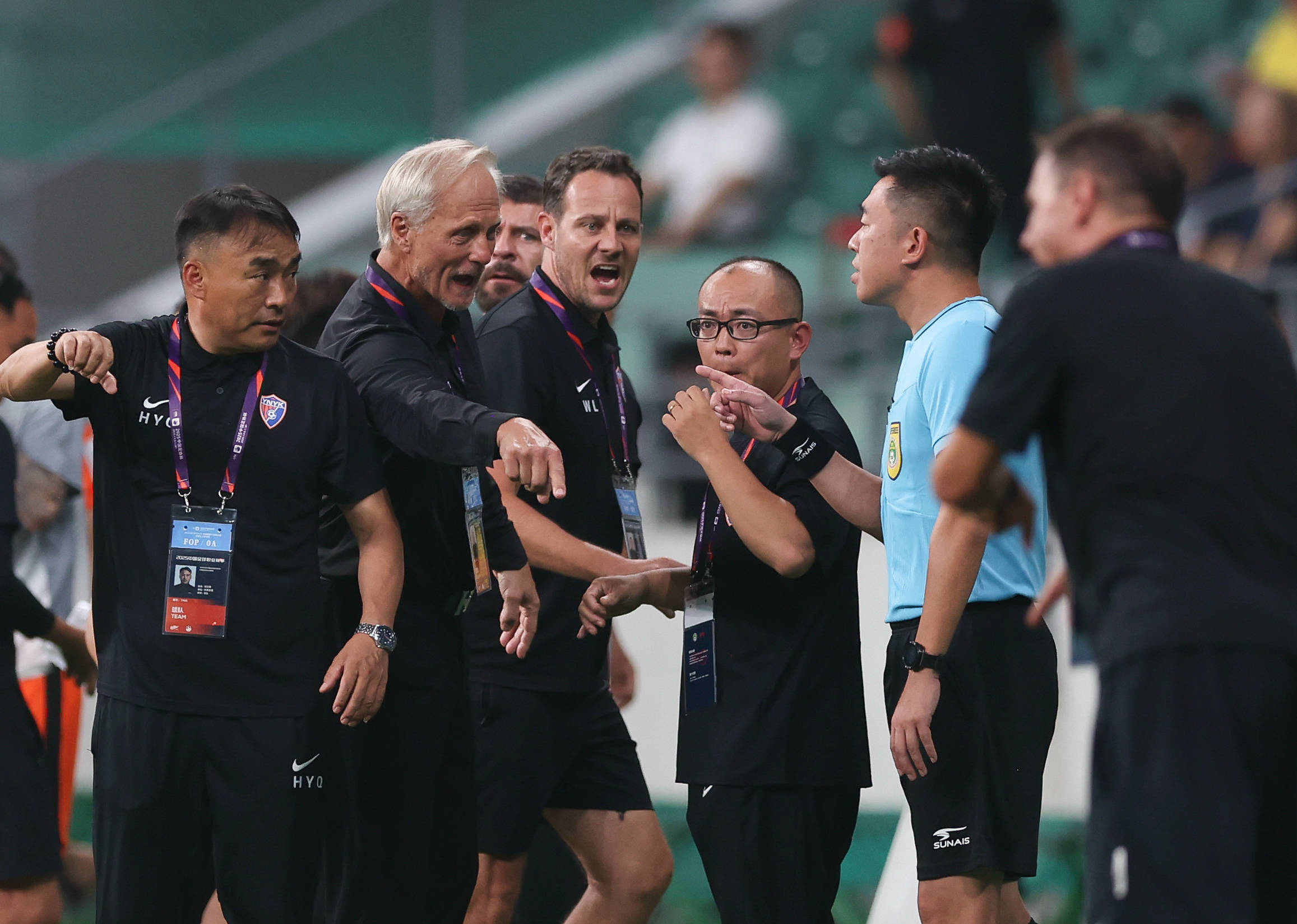 踢人染红致惨败!云南玉昆:布尔克损害球队利益罚款10万