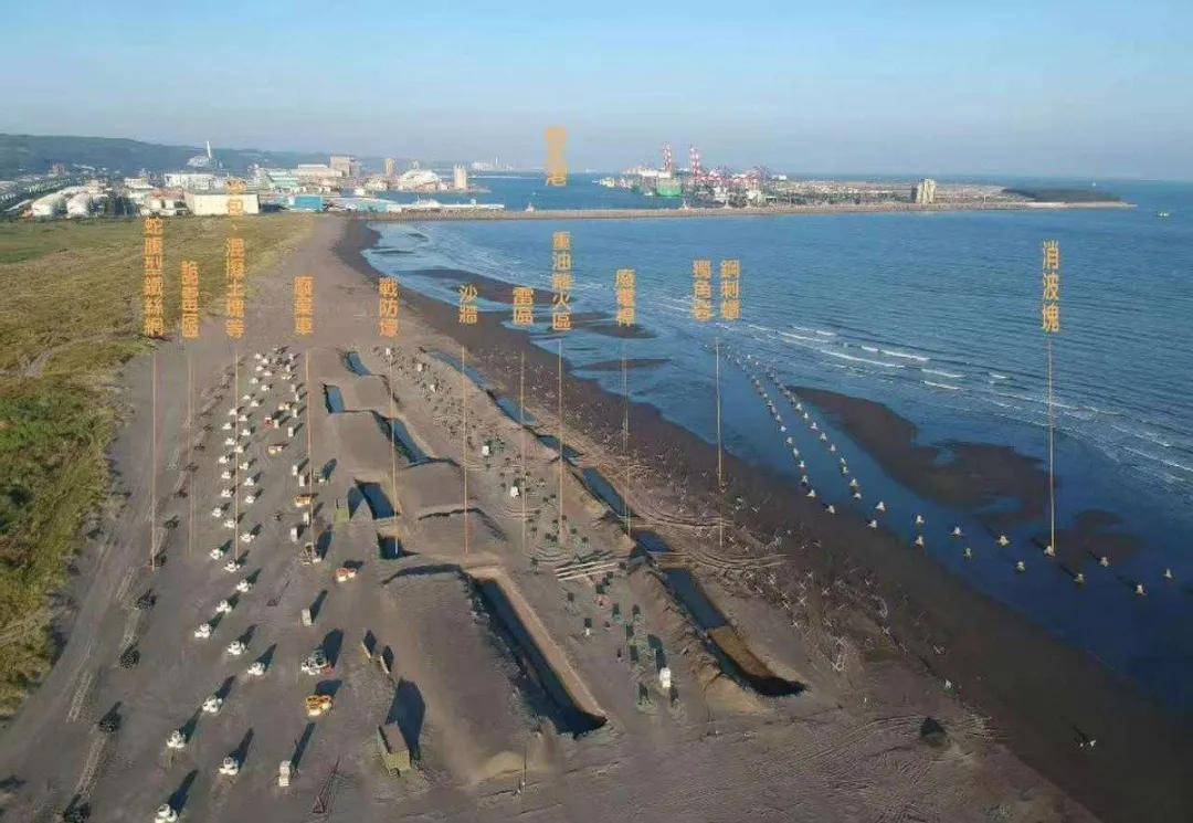 解放军“登岛神器”正式服役，坦克直接开上岸，抢滩登陆如履平地