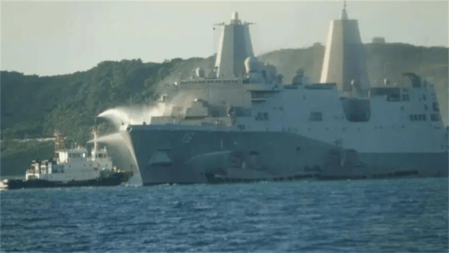 军舰燃烧15小时!美疯狂向日本求救,背后藏着个最不愿说的痛点