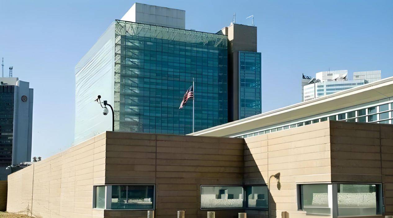 这样的美国驻华大使馆,我们要么驱逐大使要么强行关闭