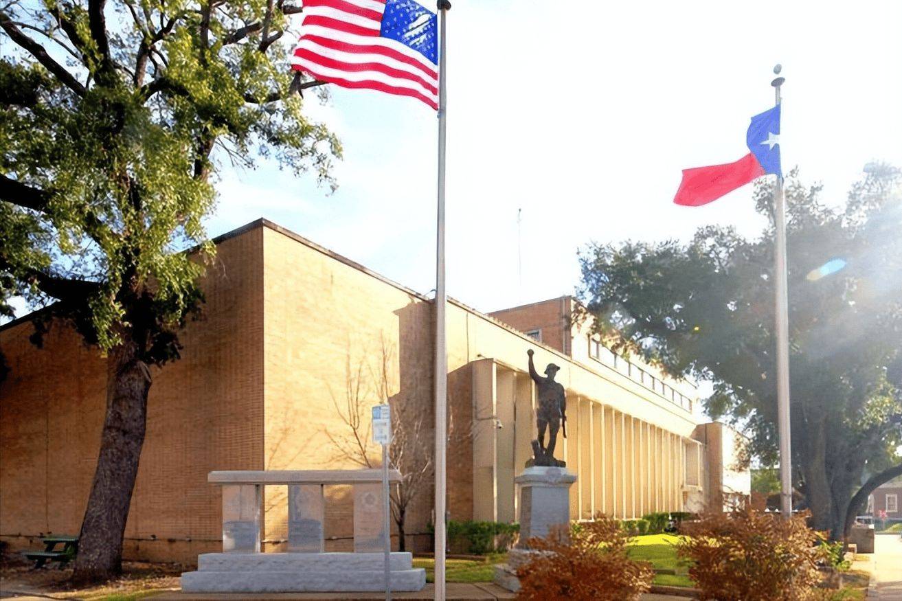 这样的美国驻华大使馆,我们要么驱逐大使要么强行关闭