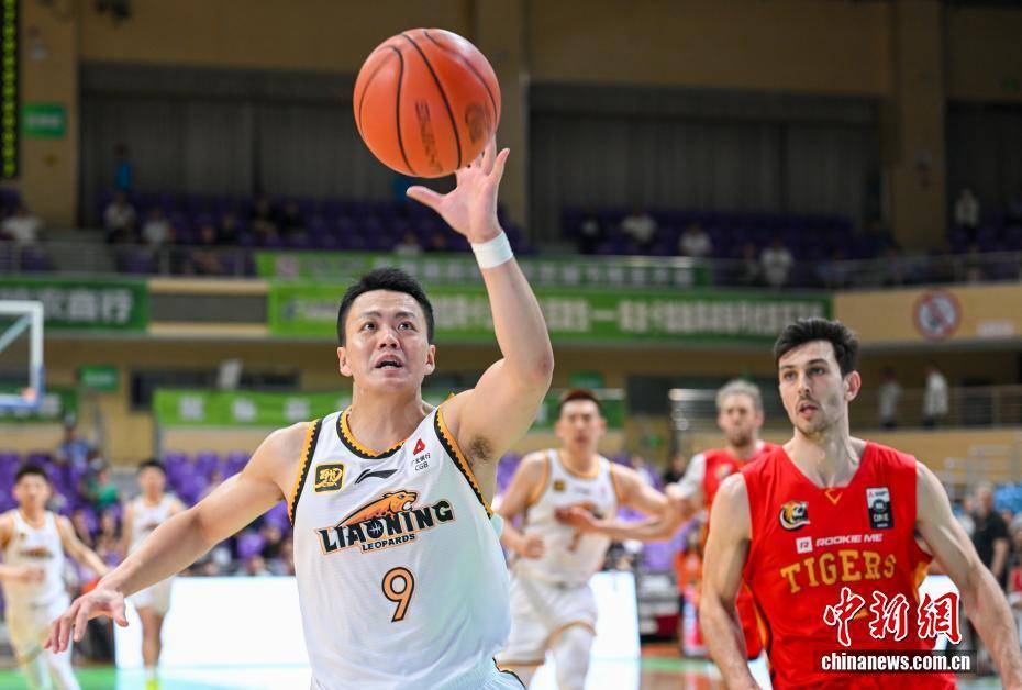第九届阜新篮球节:辽宁本钢队胜澳大利亚墨尔本老虎队