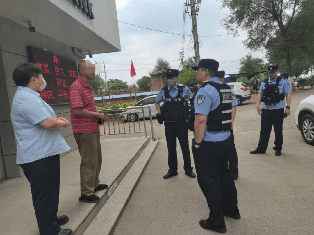 男子携7张定期存单要提前取款,银行柜员发现疑点……