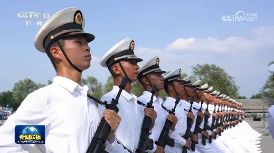 【探访阅兵训练场】海军方队 青春飞扬 扛起担当