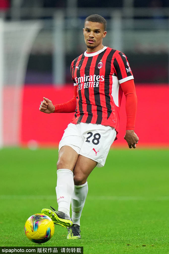 AC米兰签下拉比奥特的背后：母亲的300万分成与球队未来的战略布局