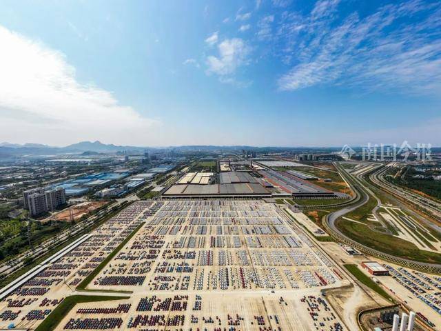 神操作!用天然溶洞停放40架飞机,这种“绝招”可能只有柳州人干得出来!