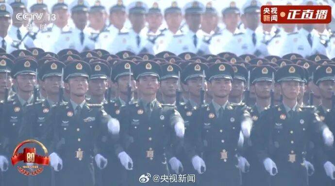 歼20S、DF61导弹,震撼亮相!三支兵种首次亮相天安门广场,空中梯队战机起飞