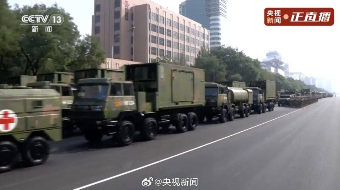 歼20S、DF61导弹,震撼亮相!三支兵种首次亮相天安门广场,空中梯队战机起飞