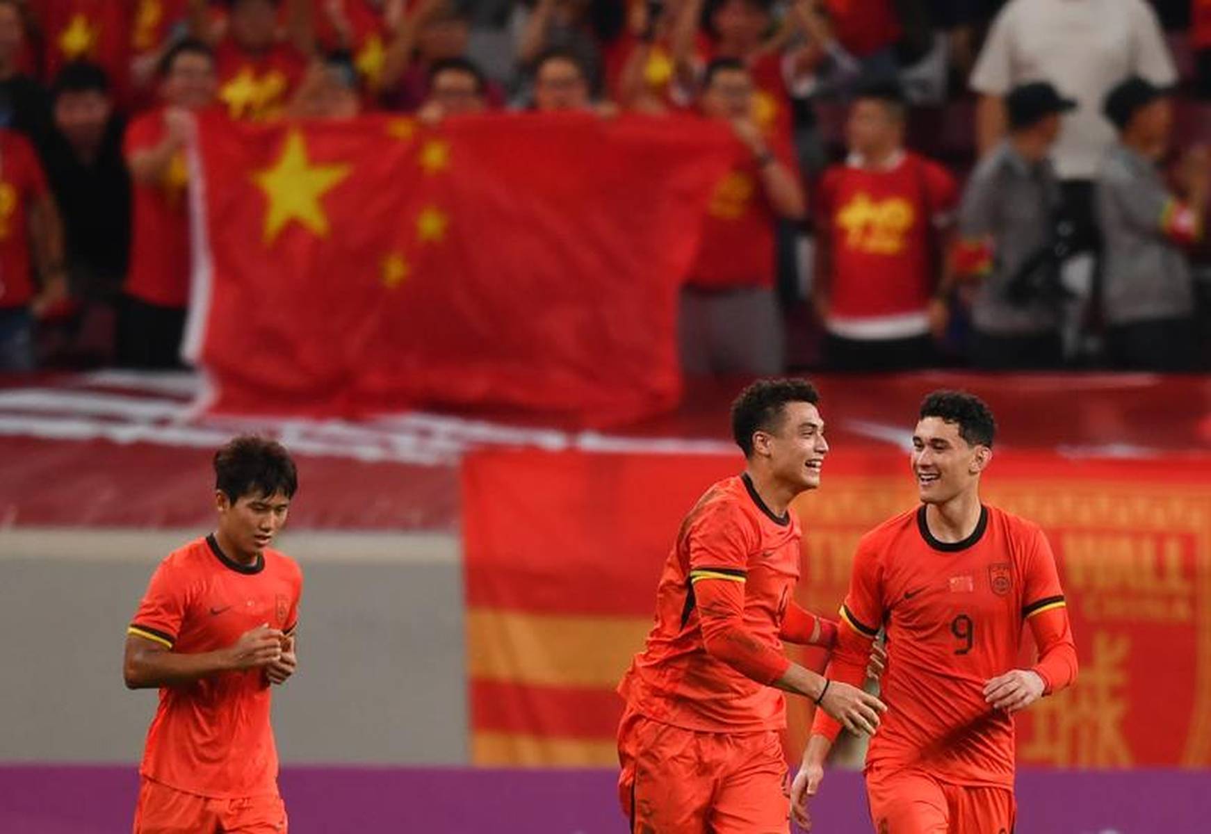 热议U22国足险胜东帝汶：被恶心到了 身体挺壮脑子不行