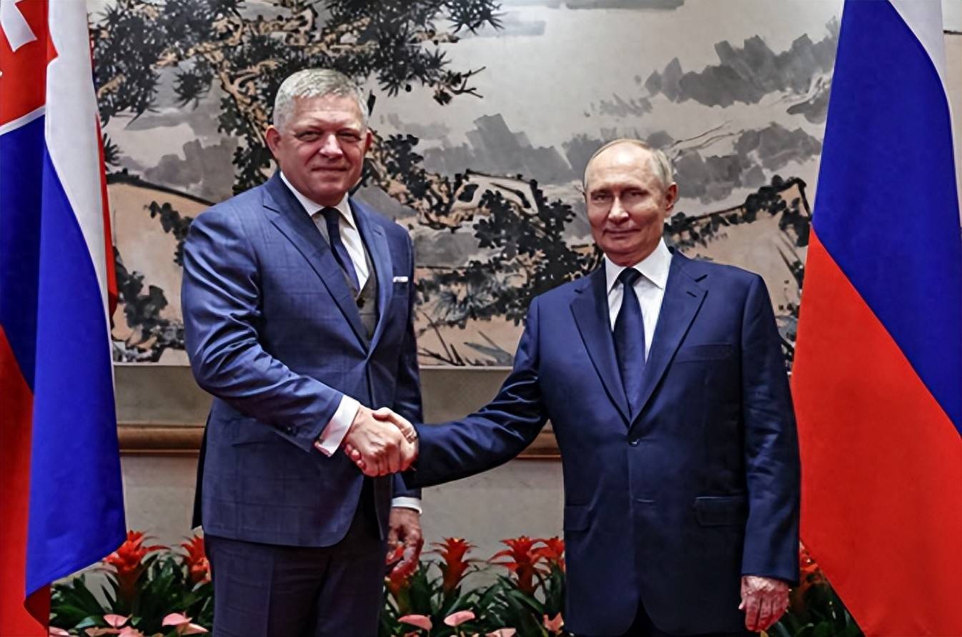 唯一登上天安门的北约领导人，大胆发声，普京面前点名批评26国盟友！