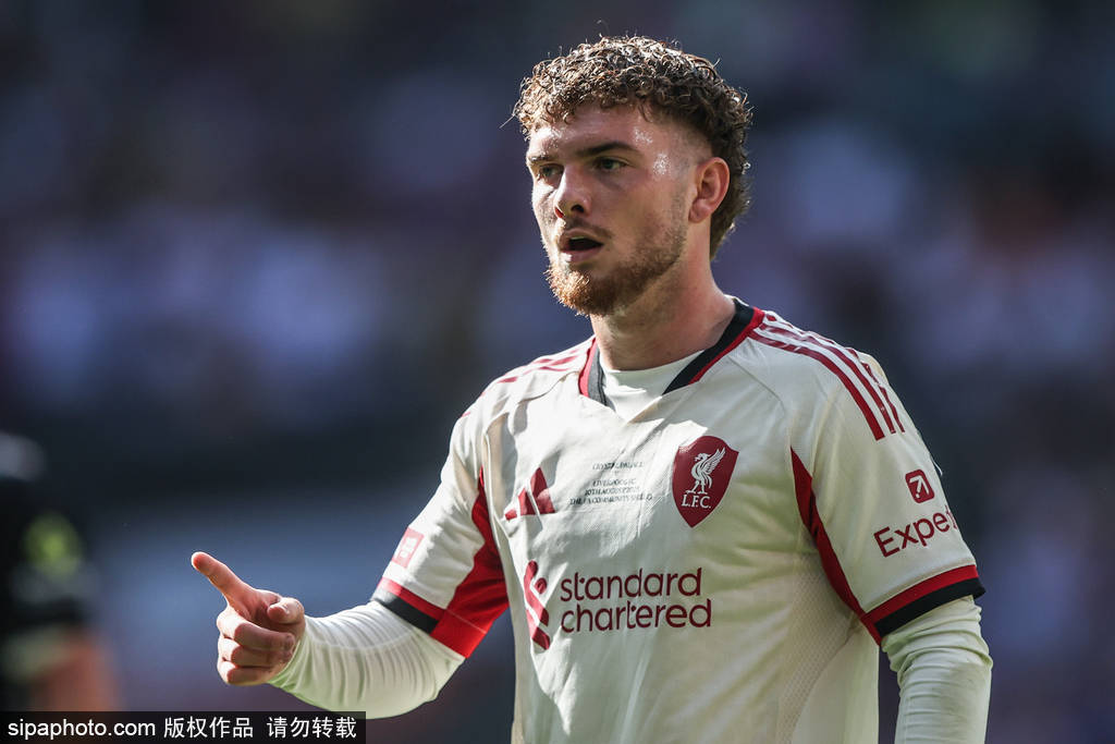 萨拉赫告别埃利奥特：拥有你是维拉的幸运，你肯定能成就伟大事业