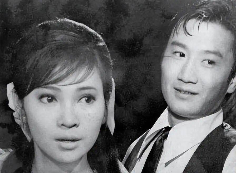 考古|89岁谢贤现身依旧时髦!与小49岁女友分手后开搞事业,疑已交代后事的他太潇洒