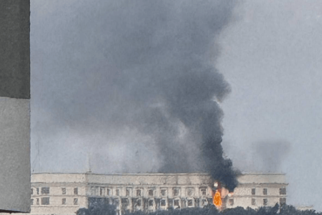 俄军810架无人机齐发!这一夜创造历史,乌克兰总理办公室被炸,乌铁路桥也在计划之内