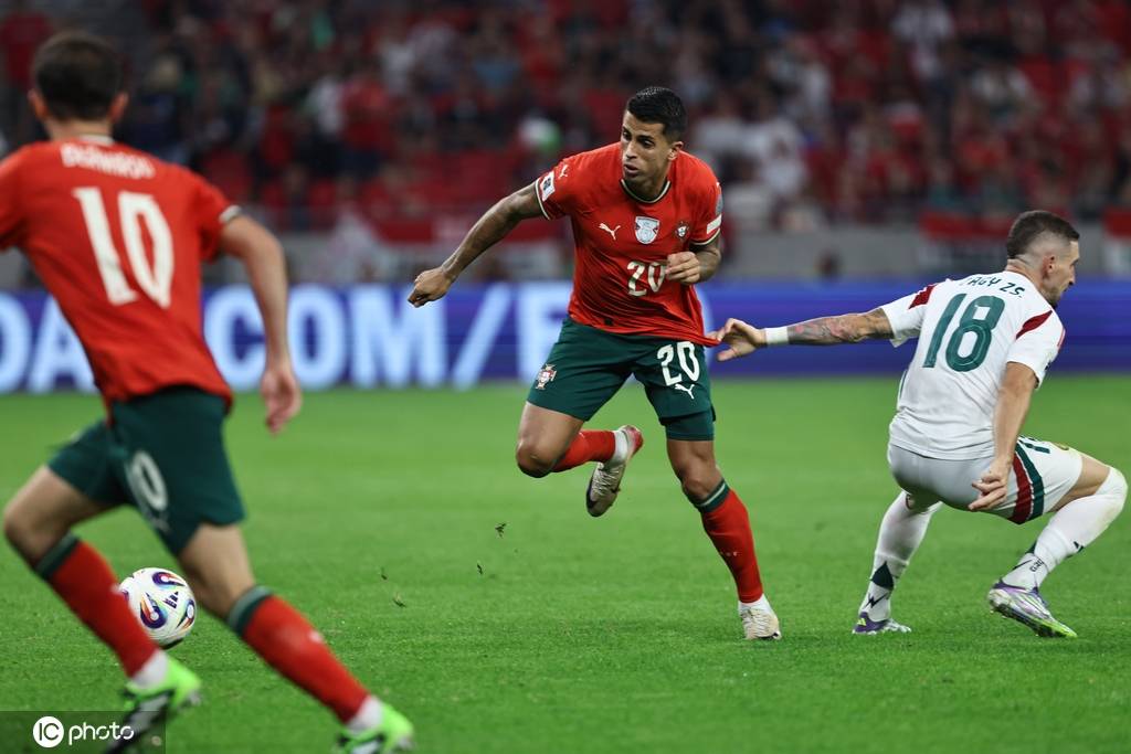 世预赛-C罗点射加冕历史射手王 葡萄牙3-2匈牙利夺两连胜