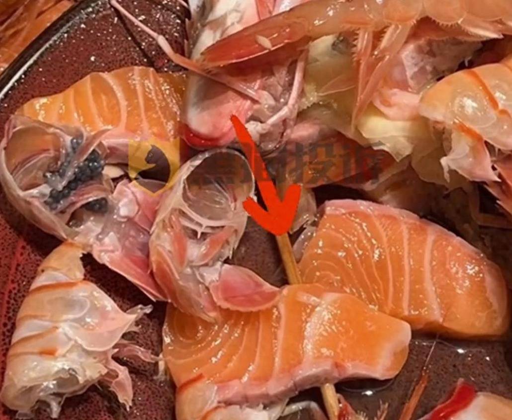 店家回应“女子吃自助剩10片三文鱼被要求赔偿”:其点餐量夸张,最终未另外收费