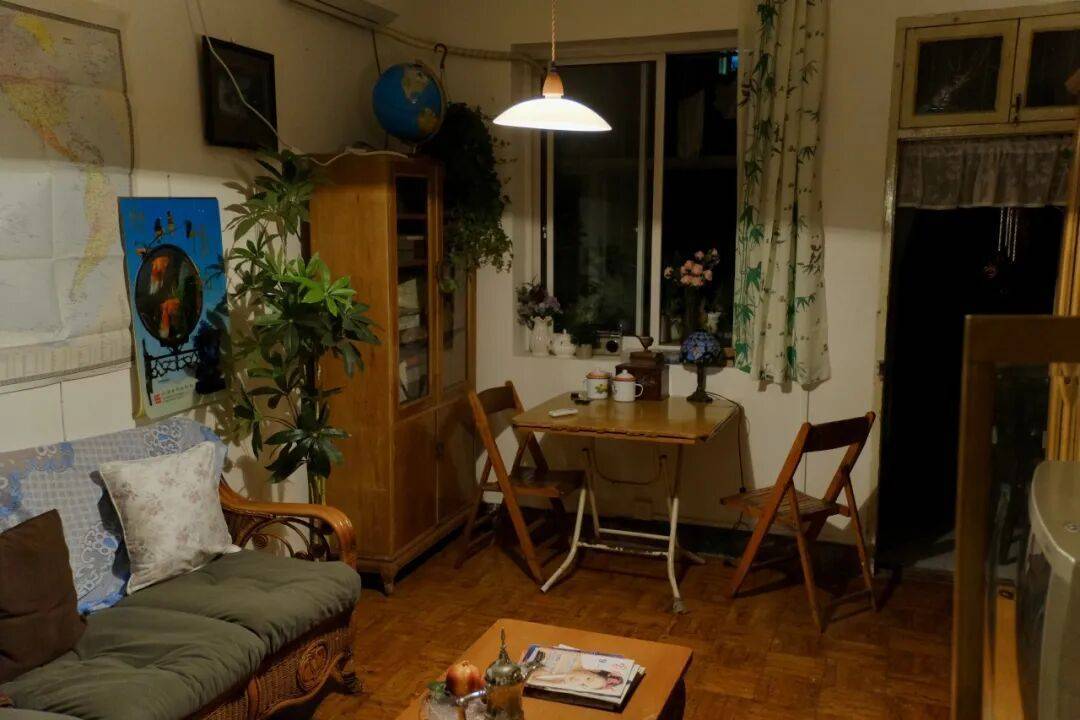 突然爆火!“00后”姑娘靠杭州居民房月入过万!每月来五六波……