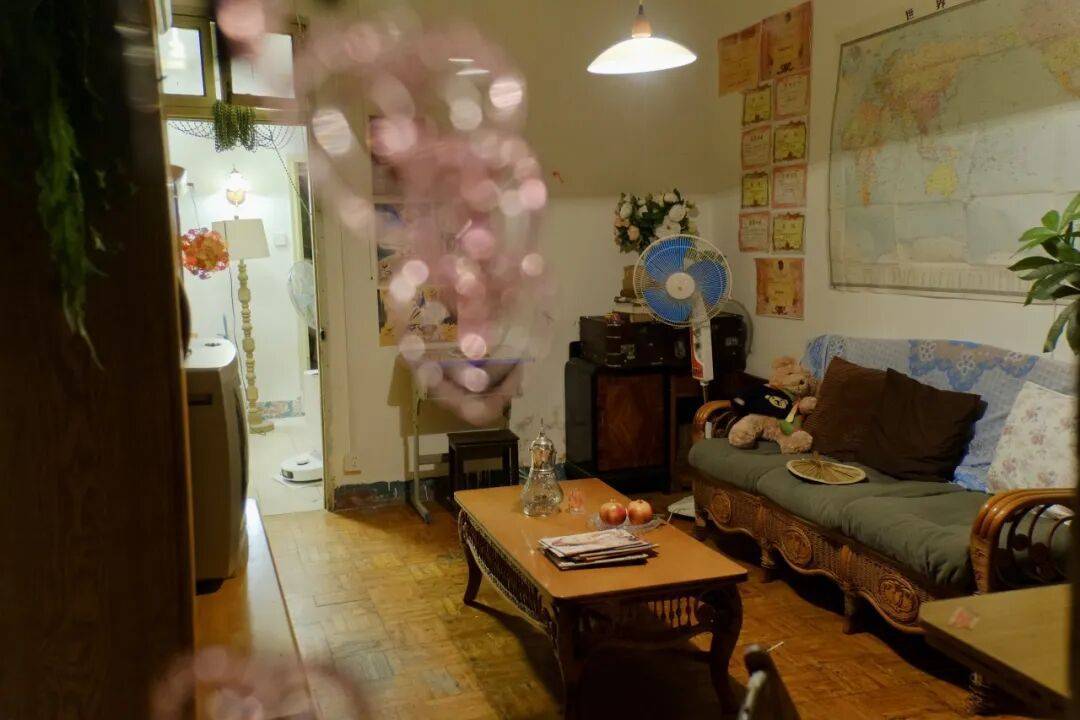 突然爆火!“00后”姑娘靠杭州居民房月入过万!每月来五六波……