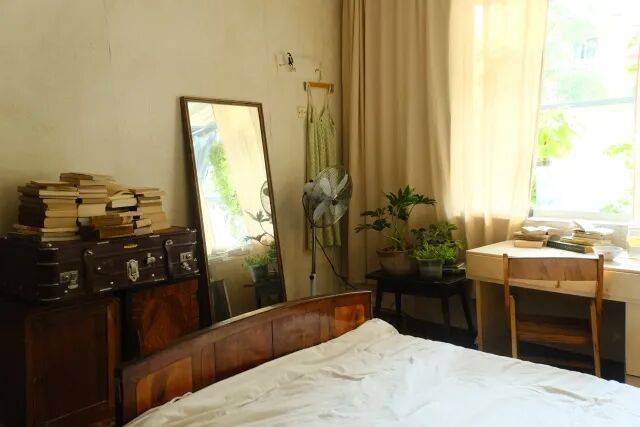 突然爆火!“00后”姑娘靠杭州居民房月入过万!每月来五六波……