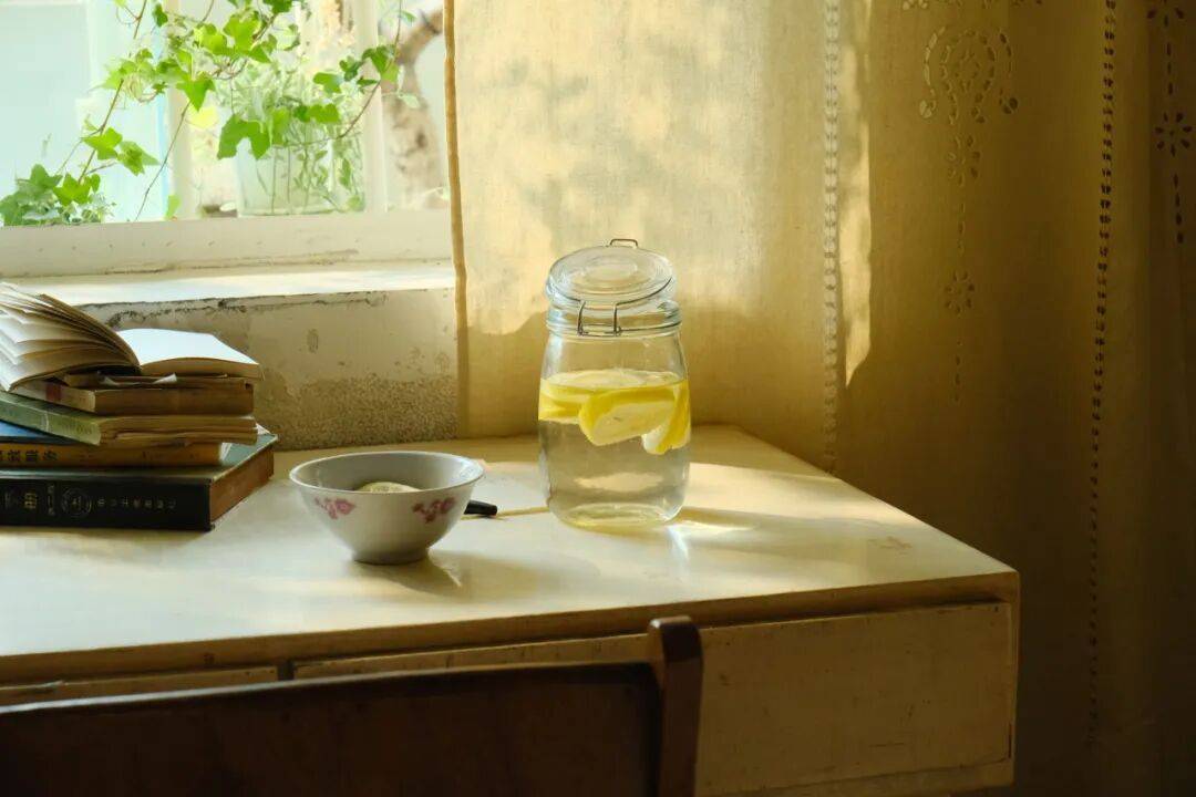 突然爆火!“00后”姑娘靠杭州居民房月入过万!每月来五六波……