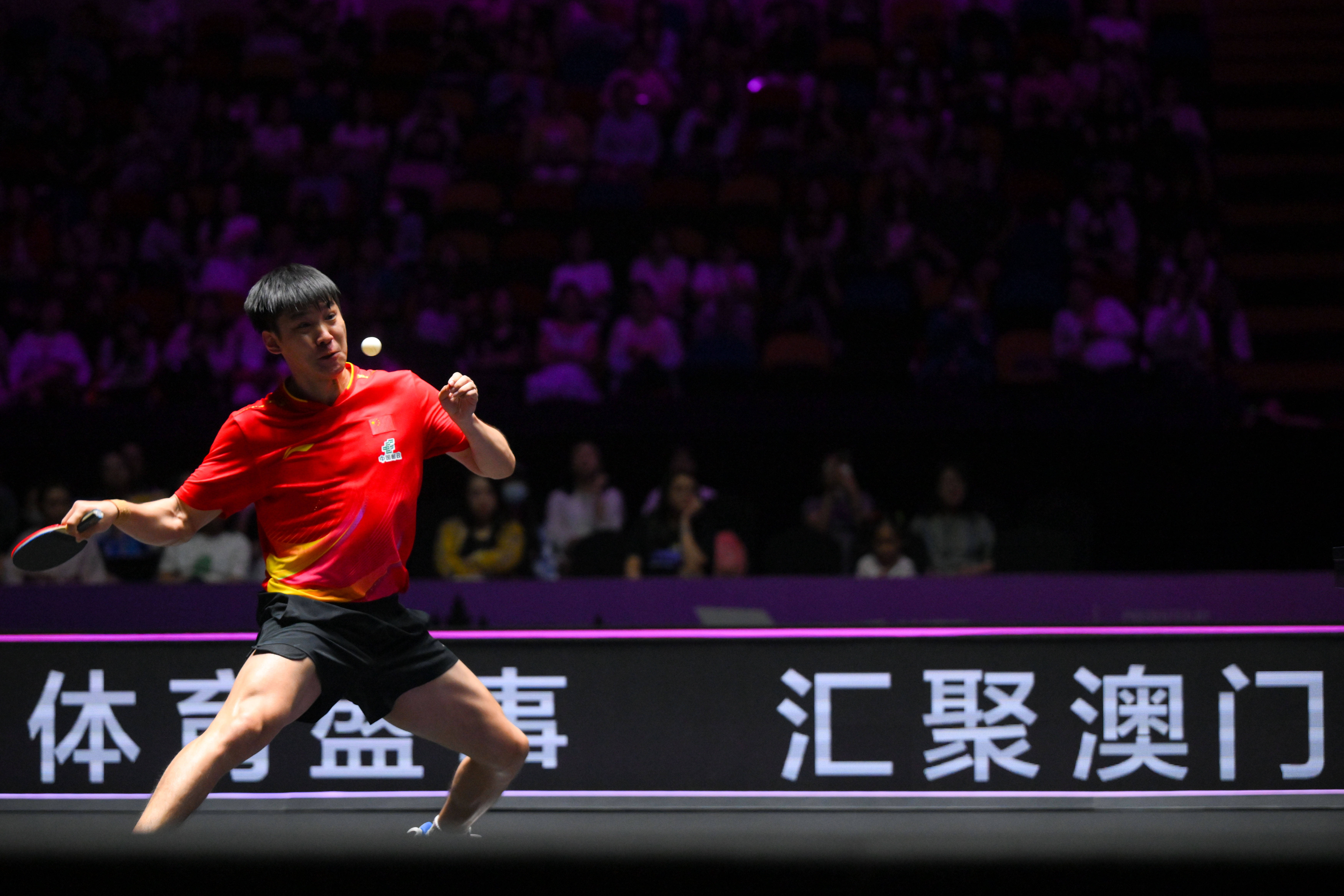 (体育)乒乓球——WTT澳门冠军赛:薛飞淘汰张本智和 晋级男单16强