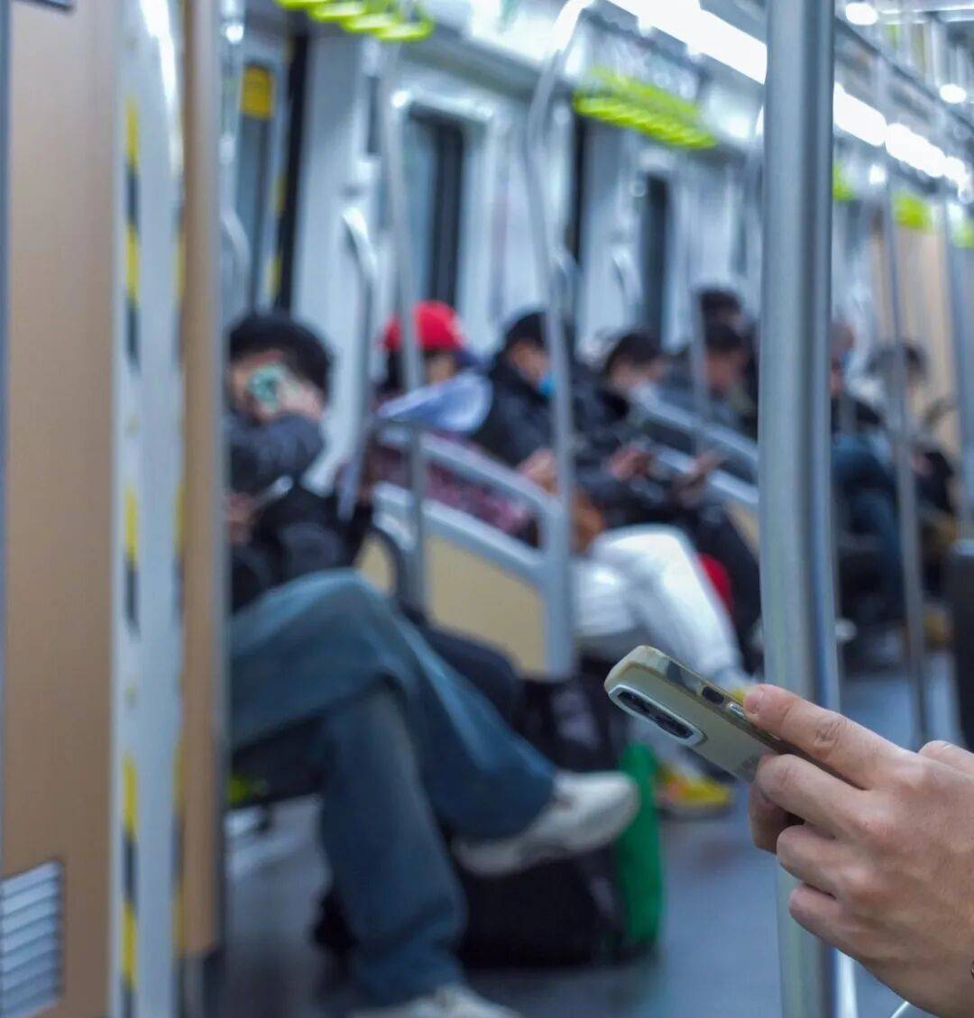 假装挤爆牙膏的苹果,我一点也不想买