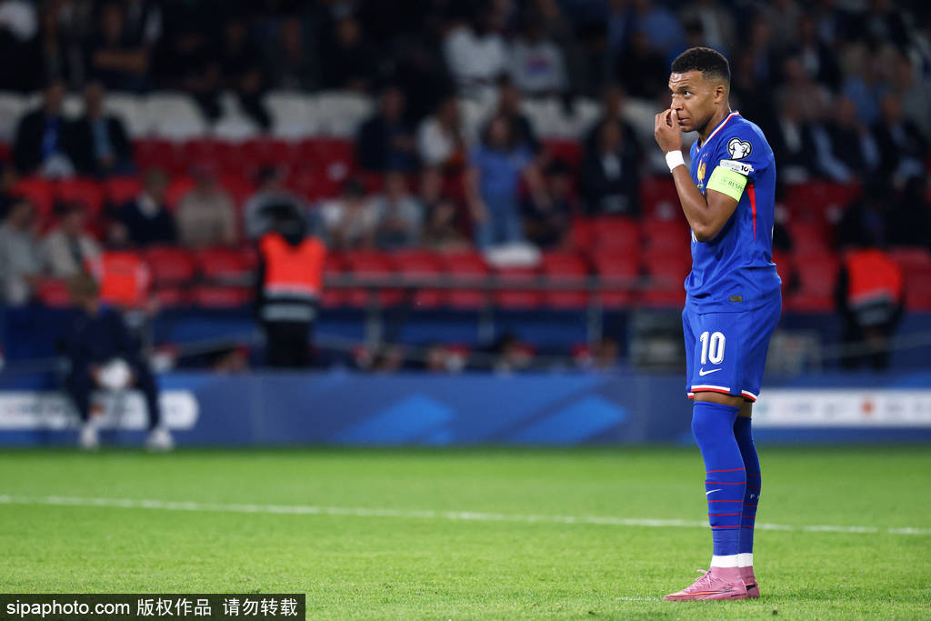 姆巴佩母亲:他小时候非常痴迷C罗 甚至认为自己是葡萄牙人