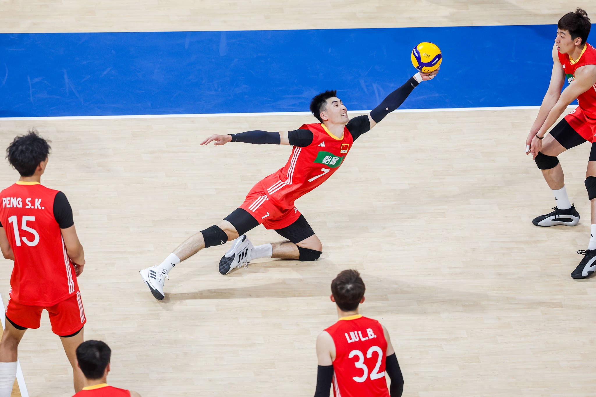 (体育)排球——男排世锦赛:中国队不敌巴西队