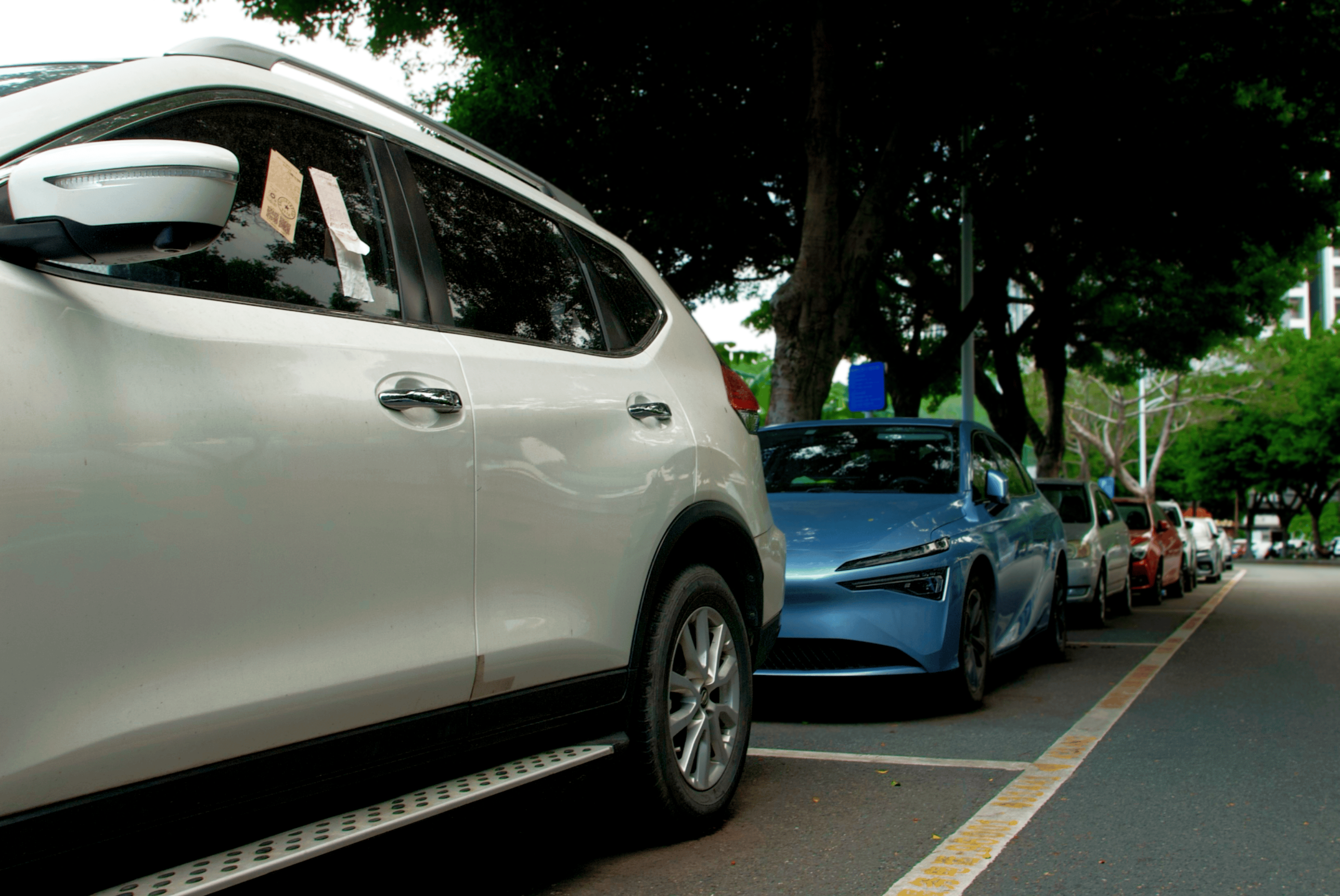 深圳宜停车成免费车位?记者实探:17个泊位10辆车被催费