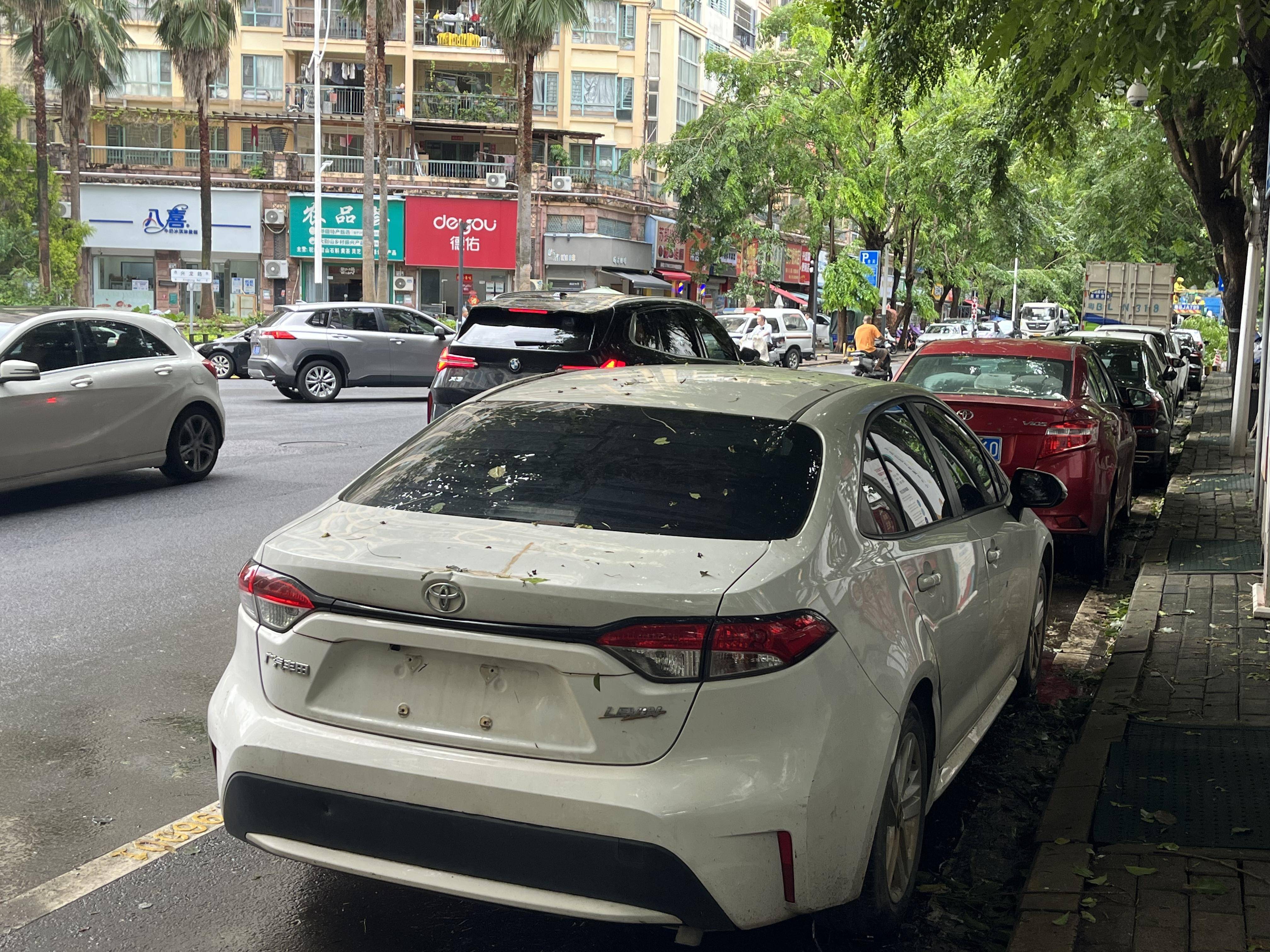 深圳宜停车成免费车位?记者实探:17个泊位10辆车被催费