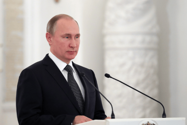 普京再次穿上军装,聚集十万大军,关键时刻印度也派出军人加入,莫迪无惧西方脸色