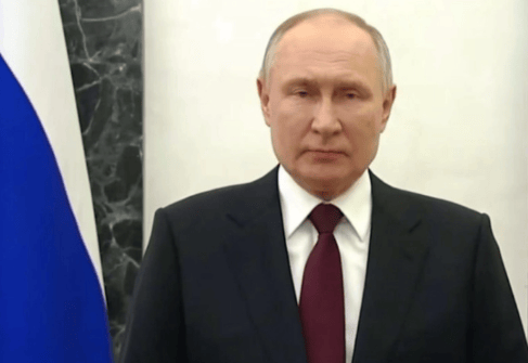 普京再次穿上军装,聚集十万大军,关键时刻印度也派出军人加入,莫迪无惧西方脸色