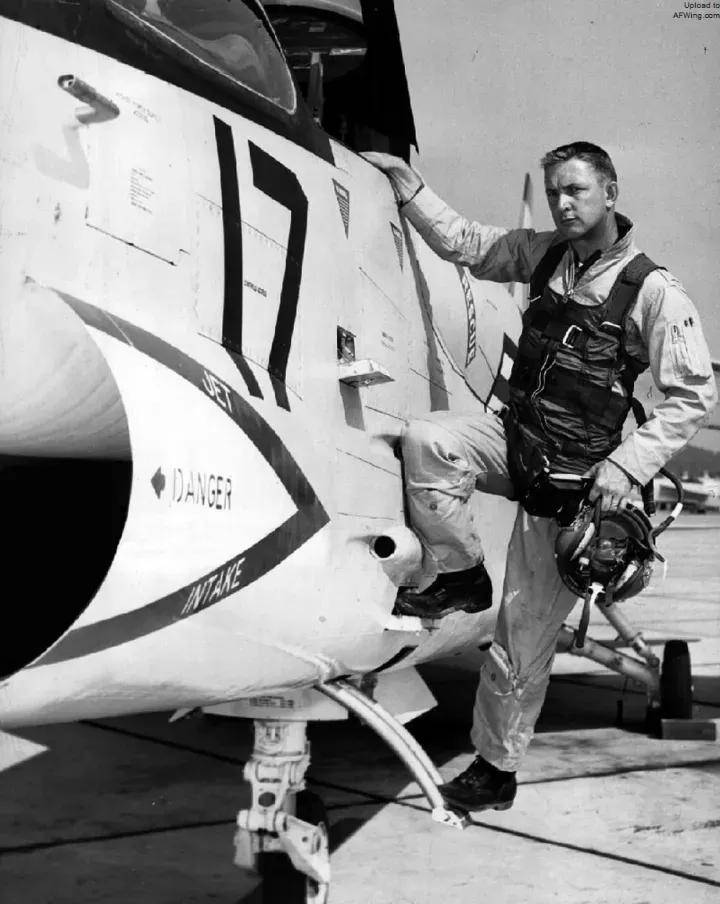 央视曝光！歼-35A改用内置登机梯，和F-35的一模一样？