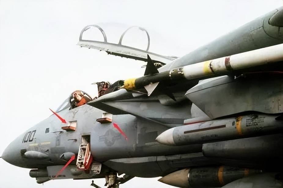 央视曝光！歼-35A改用内置登机梯，和F-35的一模一样？