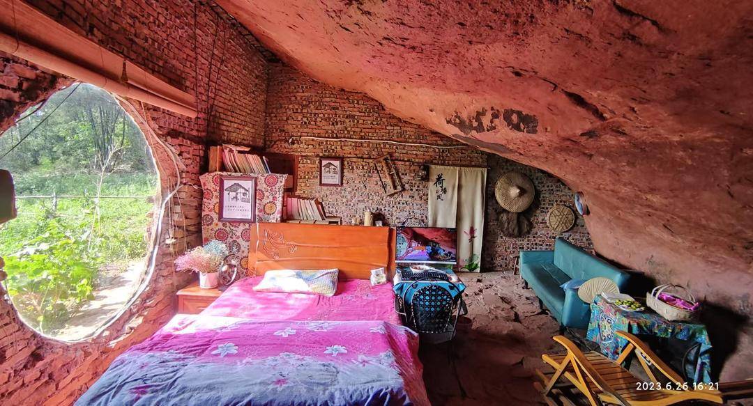 是个人选择还是另有隐情?35岁男子回乡“崖下洞居”惹争议!|封面深镜