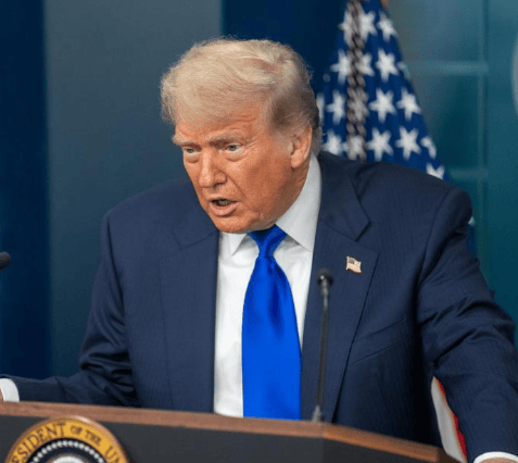 历史性一幕发生,中国货轮将试航北极航道,美国又失去一张重要底牌!外交部表态了