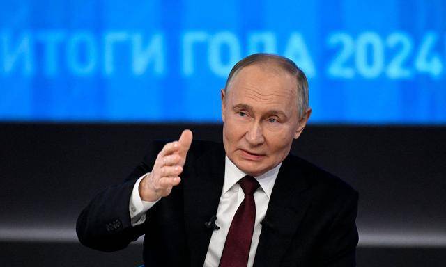 619次空袭后,乌克兰全境遭遇攻击,反击令普京难堪,俄罗斯后方火海连连