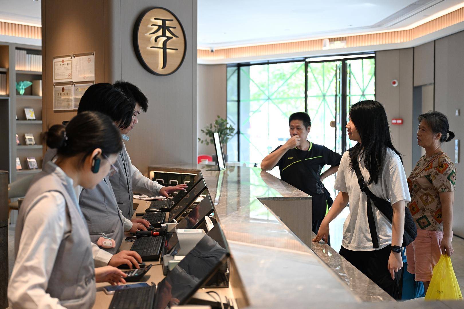 珠海沿海有高层住户被通知撤离,“住了30年第一次撤离”!多家安置酒店已满房