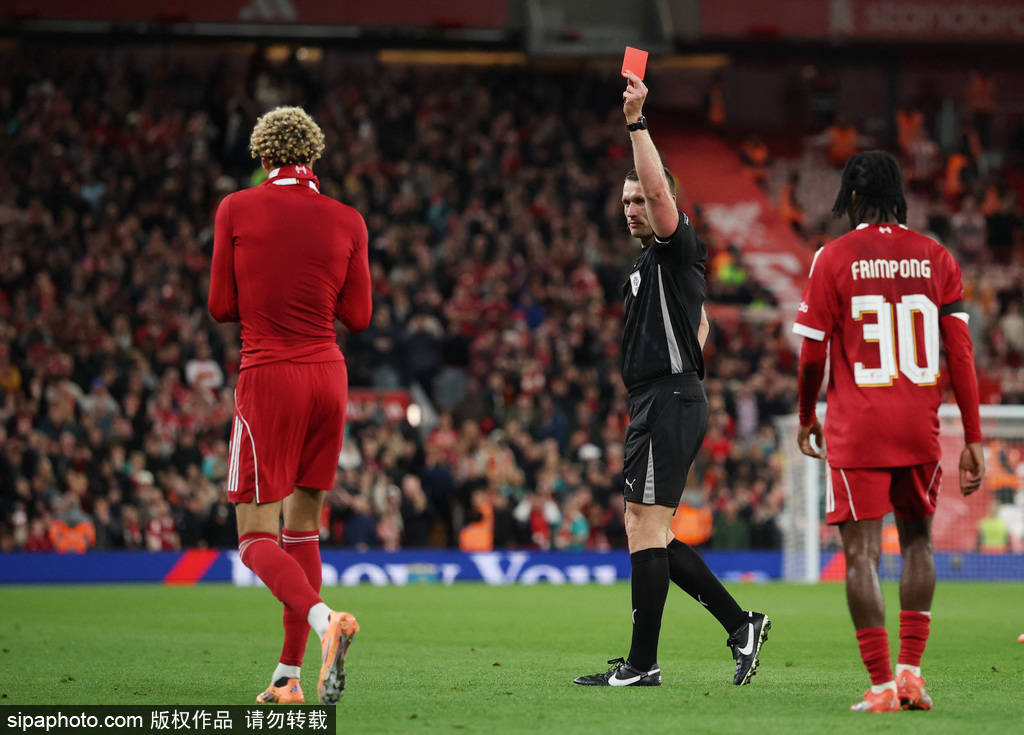 联赛杯-伊萨克首球埃基蒂克绝杀+染红 利物浦2-1晋级