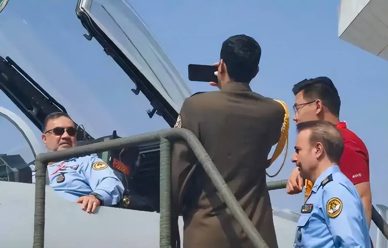 印媒:歼10C打不过以军,伊朗不想被炸成筛子,就得买中式杀伤链