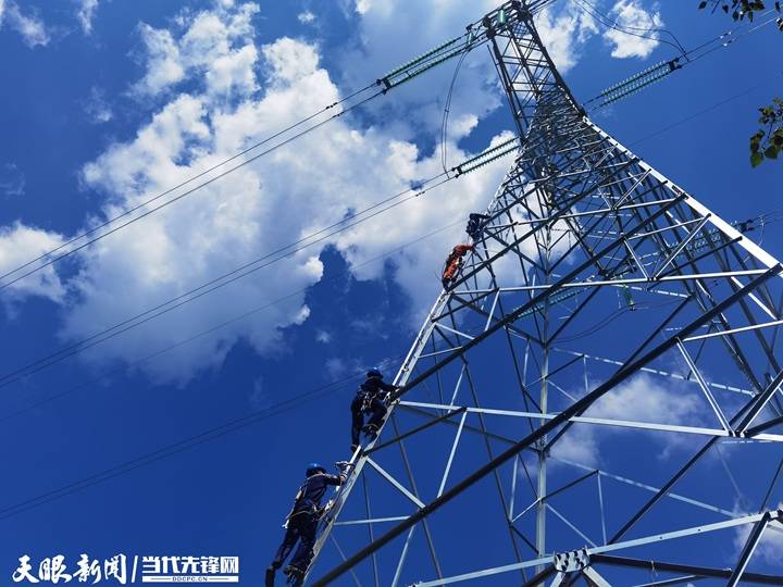 国庆中秋假期 贵州3000余名电网工人坚守建设一线