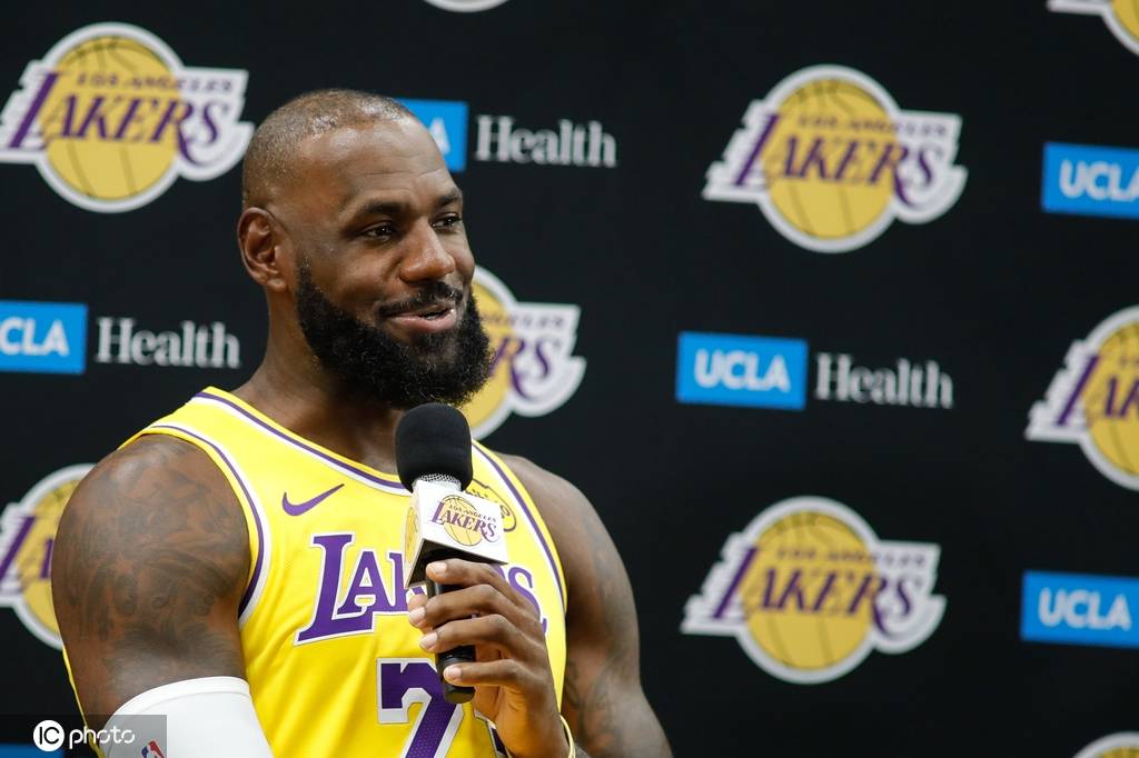 这么突然?詹姆斯更新社媒 明日零点发布重要决定