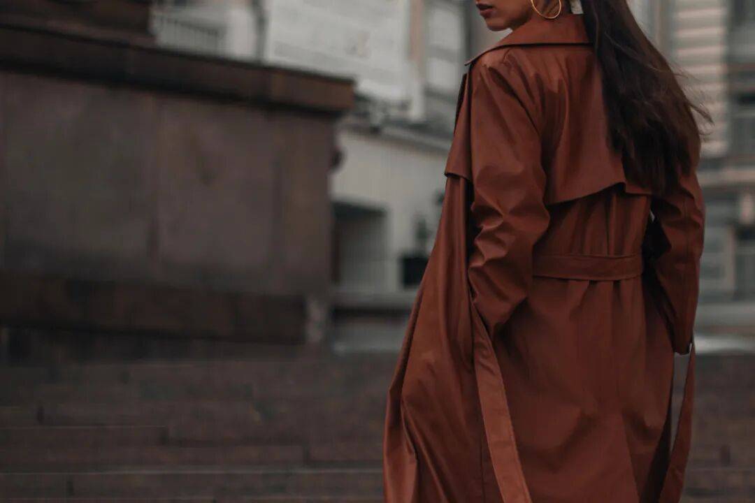 风衣后面那块“多余”的布有什么用?