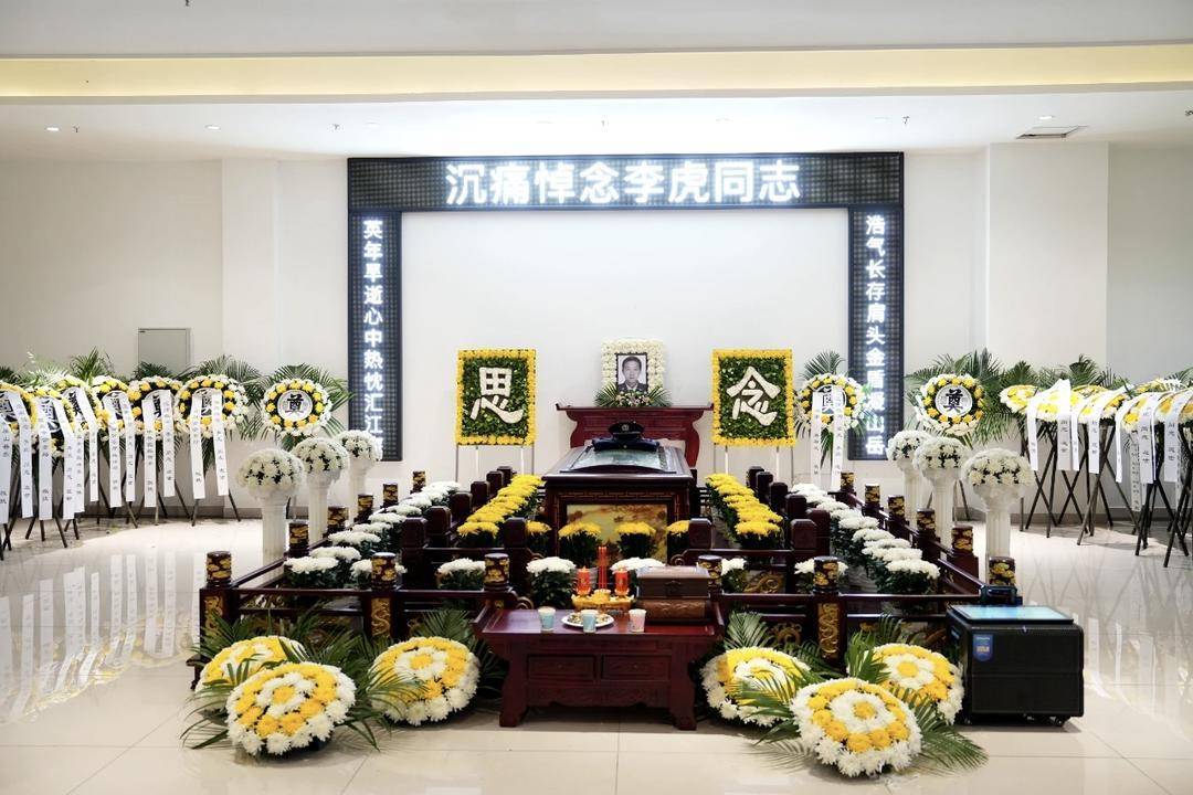 含泪送别!四川屏山县公安局副局长李虎办案途中坠江牺牲:“怕个啥,干就是!”是他的口头禅