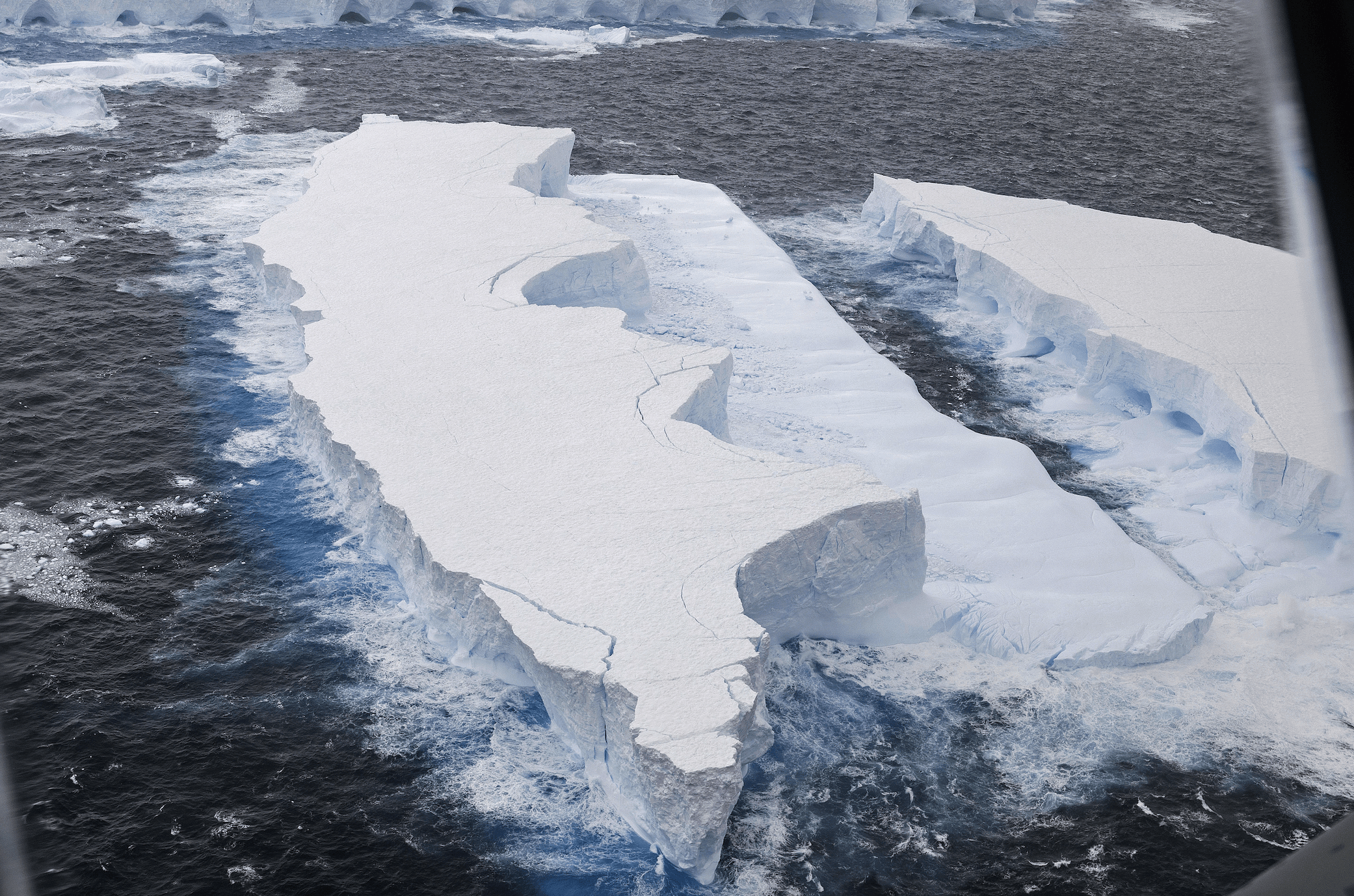 全球最大冰山正在加速解体,或撑不过11月底