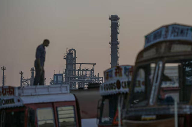 “俄石油贸易商已开始要求印度买家：用人民币支付”