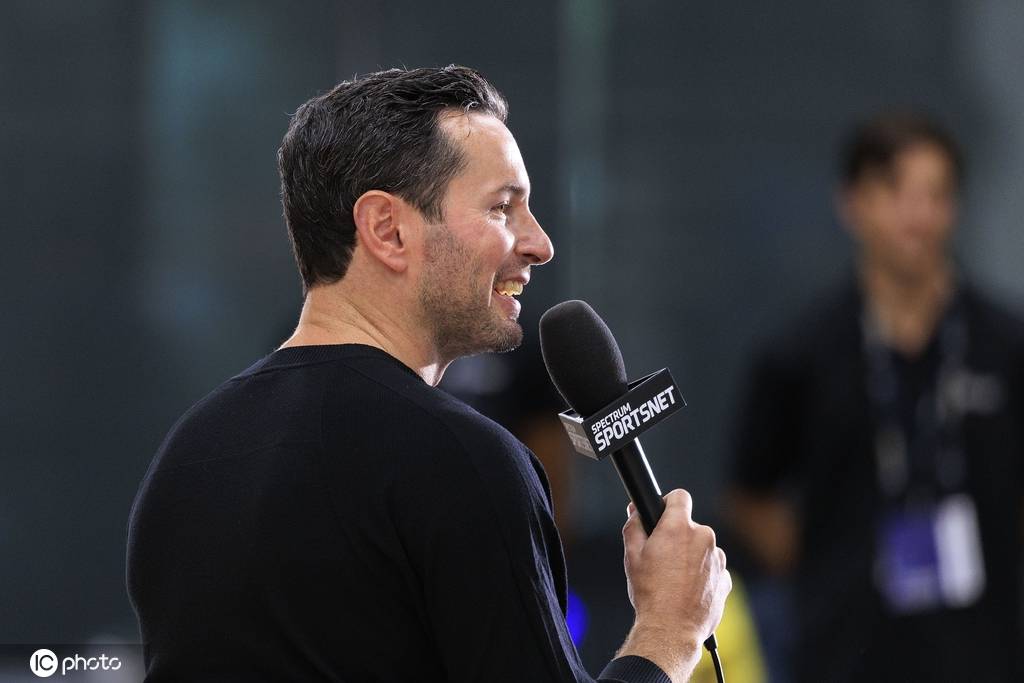 湖人将帅回应詹姆斯广告事件 雷迪克:你们都是傻子?